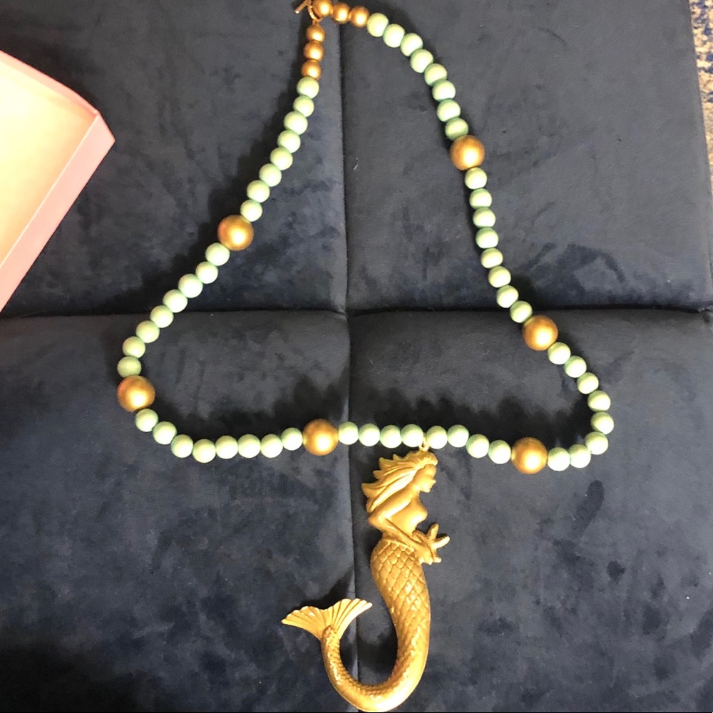 Long shellodarling mermaid necklace.